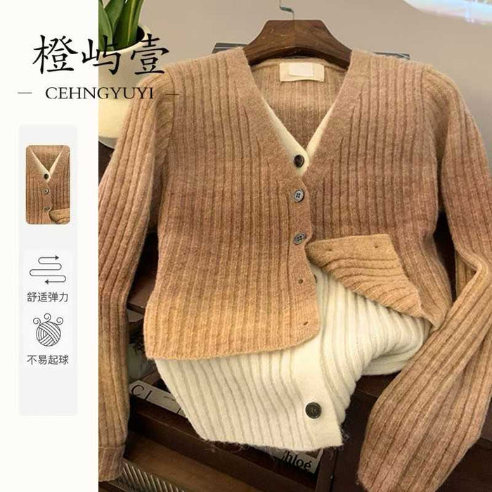 100 Sets Bulk Women’s Ribbed Ombre Knit Cardigan Faux Two-Piece Set – High-Value Boutique Liquidation – Gradient V-Neck Layered Sweaters – Ready-to-Ship Factory Tail Order