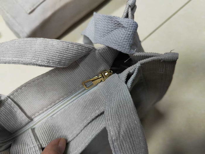 300pcs Minimalist Canvas Tote Bags Bulk Lot – Neutral Grey Zip Closure Shoulder Bags – Everyday Commuter Tote Stock – Boutique Ready Fabric Bags Clearance Deal