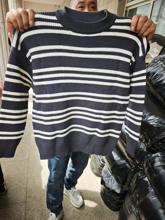 10,000+ pcs Mixed Style Knit Sweaters Bulk Stock – Soft Crewneck & Pattern Winter Pullovers – Affordable Overstock Clothing for Boutiques & Resellers (US/EU Size Range, Clearance Lot)