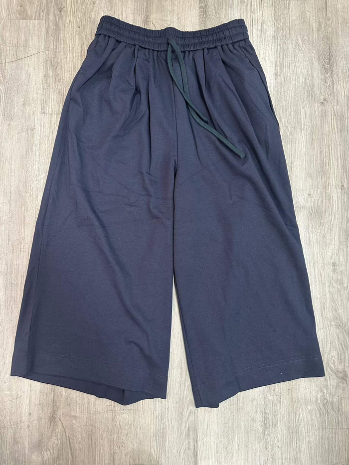 1300 pcs Women’s Cropped Wide Leg Pants Stock Lot – Elastic Waist Casual Relaxed Fit Trousers – Black & Navy Everyday Minimal Style for Boutique Resale & Online Stores