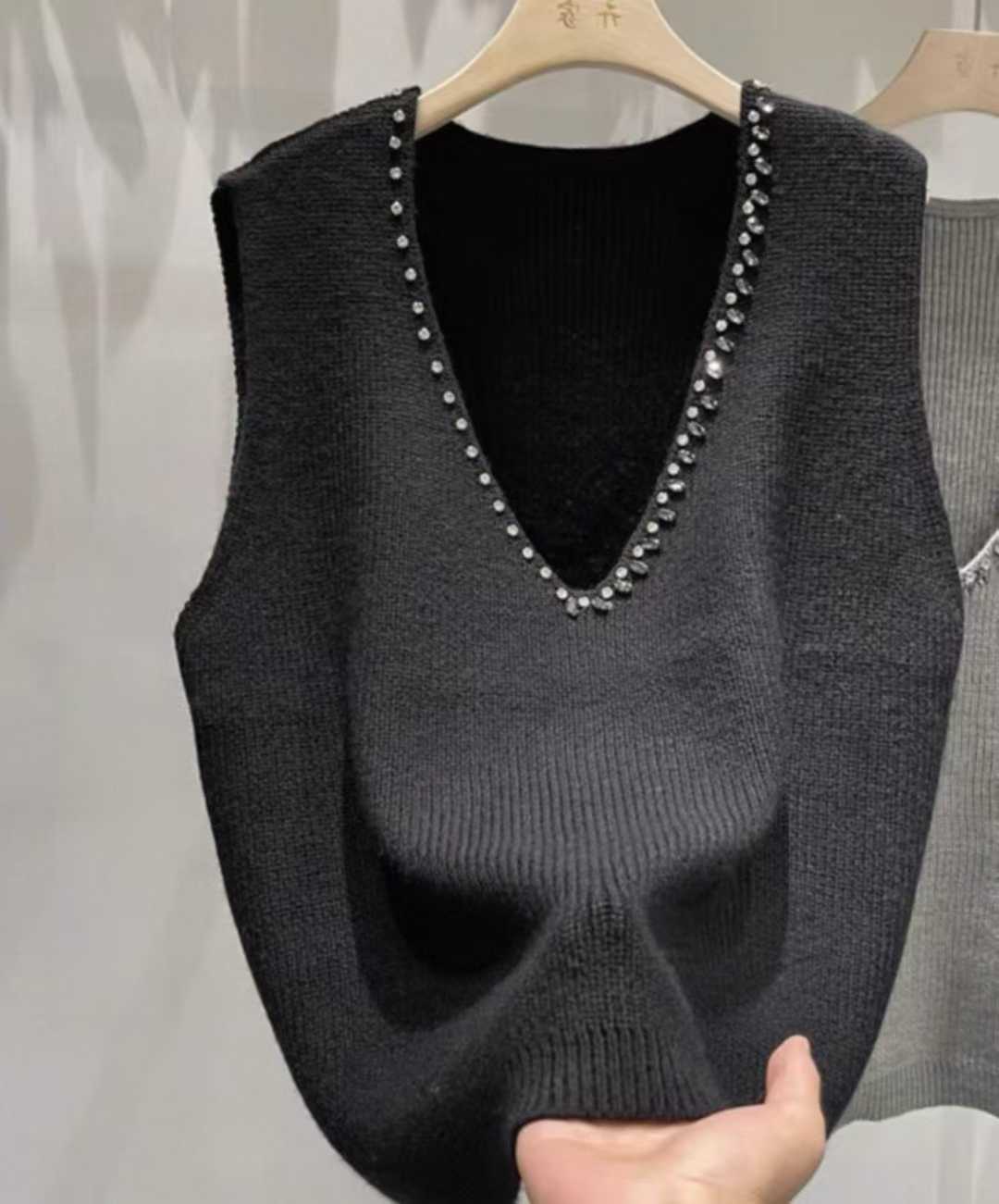 120pcs Wholesale Women’s Stretch Knit Sweater Vests - Black Rhinestone V-Neck Layering Tops - Easy Boutique One-Size Stock at $3.00