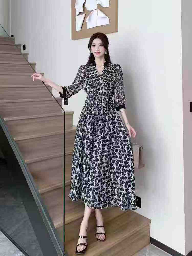 50pcs Wholesale Vintage Floral Midi Dresses – Soft Waist Fit & Flowy Boutique Style – Spring Summer Casual Wear – Clearance Stock Lot for Small Retailers