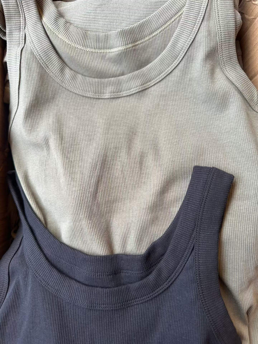 600pcs Women’s Ribbed Scoop-Neck Tank Top Clearance Lot – 2 Color Everyday Layering Basics – $1.30 Tail-End Stock for Small Boutiques, Casualwear Resellers & Summer Outfit Sellers