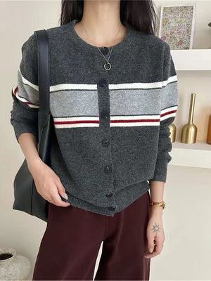 300pcs Soft Alpaca Blend Cardigan Sweaters for Women – Minimalist Stripe Knit Button-Up for Fall & Winter Boutique Resale – Low-Cost Overstock Knitwear Lot