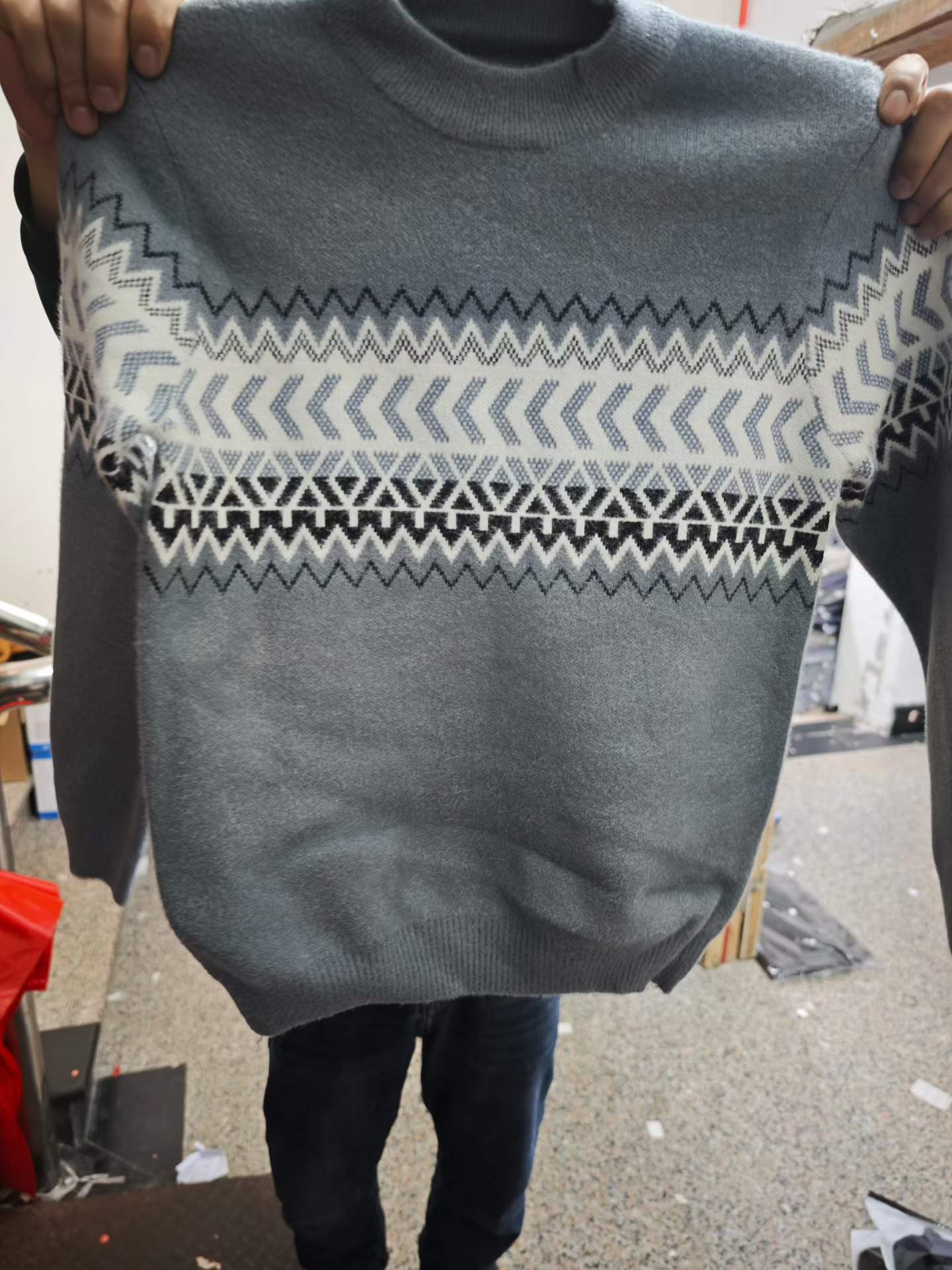10,000+ pcs Mixed Style Knit Sweaters Bulk Stock – Soft Crewneck & Pattern Winter Pullovers – Affordable Overstock Clothing for Boutiques & Resellers (US/EU Size Range, Clearance Lot)