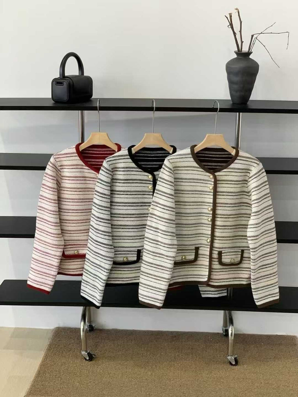 500pcs Boutique Stripe Knit Cardigan Jacket Lot – Soft Korean Velvet-Feel Women’s Trim Button Cardigans for Fall Layering – Single-Style Overstock Sweater Stock for Resellers