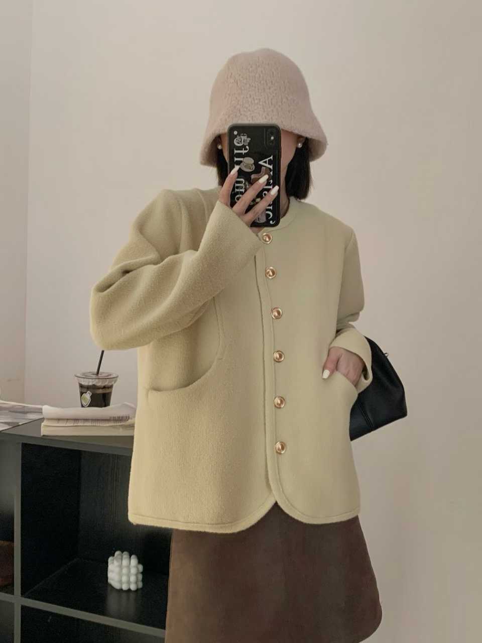 200pcs Bulk Korean Velvet Soft-Touch Loungewear Sets - Aesthetic Plush Fabric Essentials for Boutiques - Liquidation Stock - Versatile Comfort Tops & Bottoms Tail Order