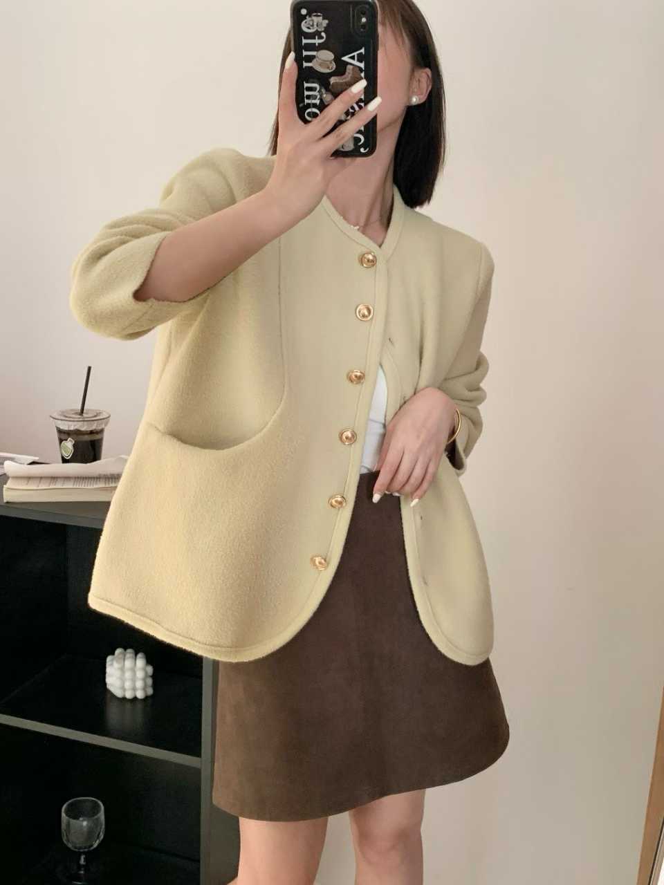 200pcs Bulk Korean Velvet Soft-Touch Loungewear Sets - Aesthetic Plush Fabric Essentials for Boutiques - Liquidation Stock - Versatile Comfort Tops & Bottoms Tail Order