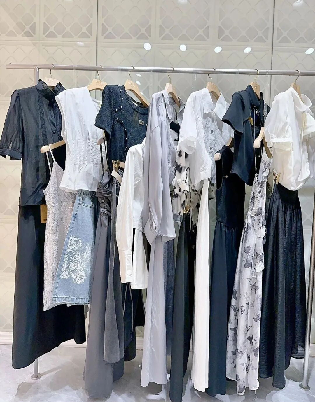 256 Pcs LSXY Aesthetic Women's Summer Stock Lot - High-End Designer Mixed Apparel Bundle - Retro & Sweet-Cool Style Boutique Liquidation - $19.80/unit Premium Tail Order Inventory