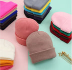 100% Acrylic Jacquard Fabric Custom Logo Striped Winter Ski Traveling Beanie Hats